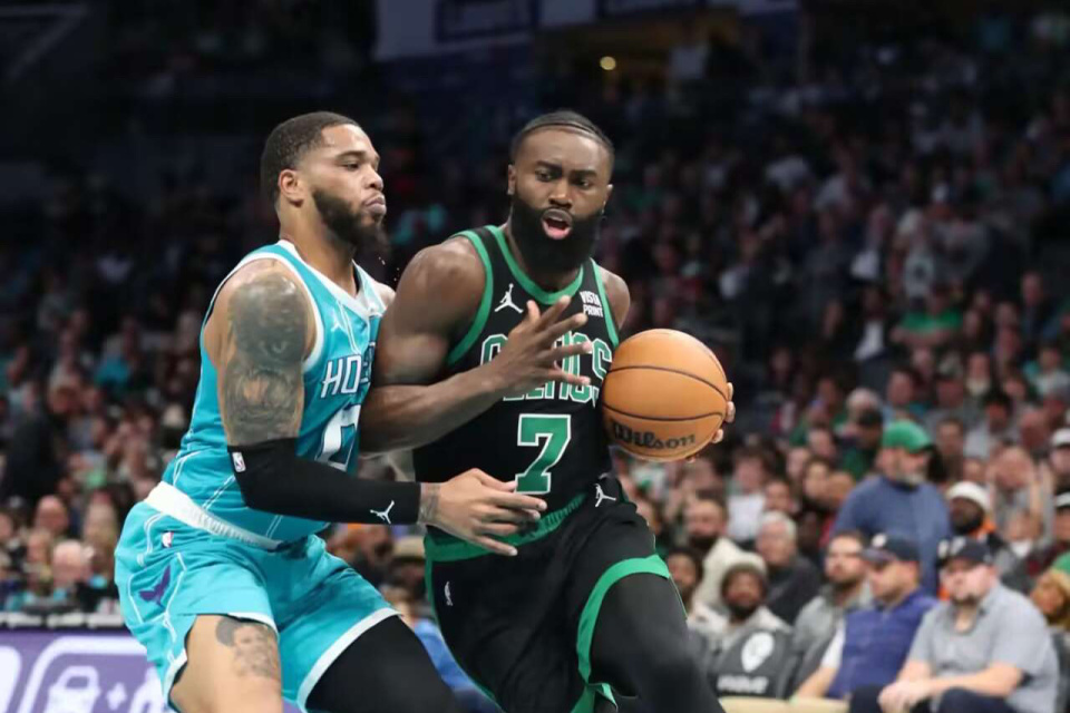 KAIYUN-关于塔图姆关键节点爆冷，巴黎圣日耳曼带队取胜！的信息