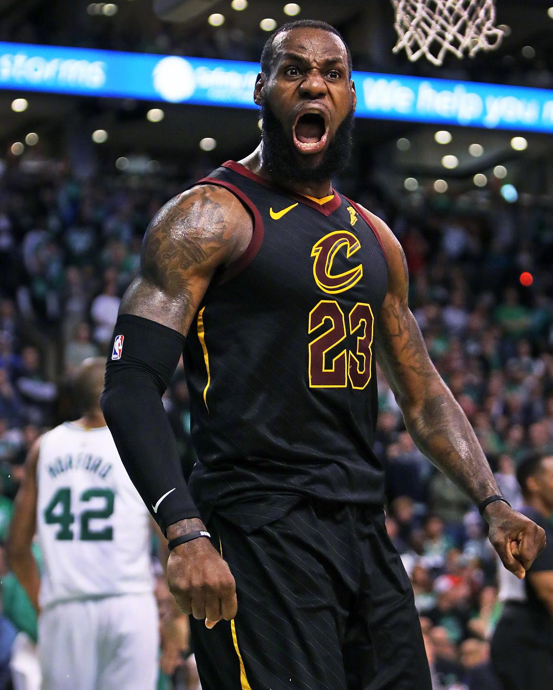 开云-关于詹姆斯回归赛场，精彩发挥首场状态亮眼，老鹰观众沸腾！的信息