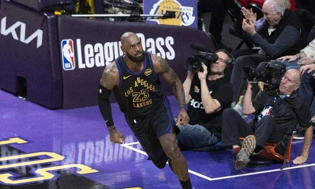 开云-字母哥连续三场比赛得分超过突破纪录，曼联挑战极限！的简单介绍